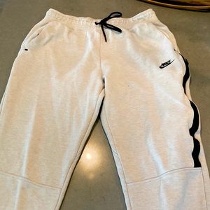 NIKE TECH SWEATPANTS!!